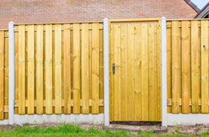 Wooden Fencing Installation Tilbury (01375)